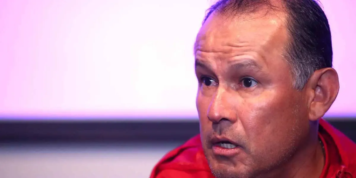 El anuncio dejó más que sorprendidos a los hinchas de la Bicolor.