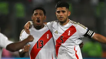 El defensa peruano se tira hasta de cara por defender la camiseta