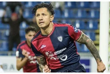 El delantero de Cagliari se está jugando actualmente el ascenso a la Serie A contra Bari.