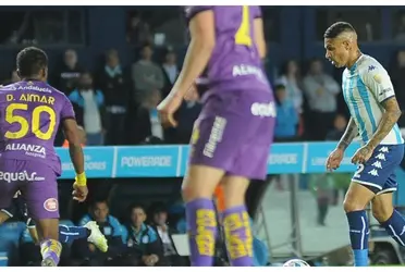 El delantero peruano inició de titular y fue uno de los jugadores más destacados en la victoria de Racing.