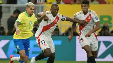 El gol que marcó Raphinha tras el penal cobrado por una mano de Zambrano