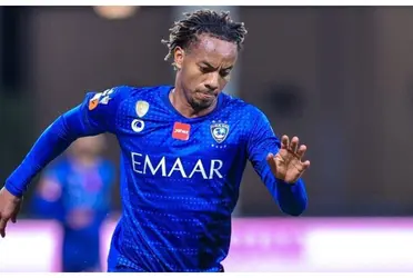 El peruano ingresó en la segunda mitad con Al Hilal, que no logra reaccionar en el torneo árabe.