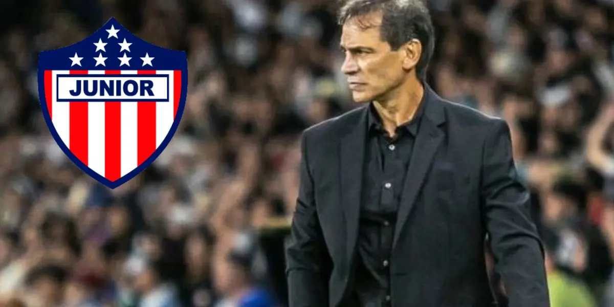 Fabián Bustos como técnico de Universitario en la Copa Libertadores (Foto: Twitter)