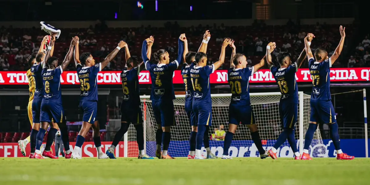 Jugadores de Alianza Lima saludando a los hinchas (Foto: Alianza Lima).