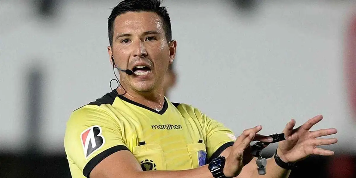 Pese que se enfrentaron Universitario y Alianza, uno de los protagonistas del encuentro fue el árbitro.